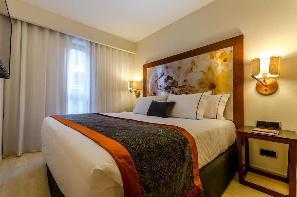 Hotel Eurostars Andorra Exterior foto A bedroom at the hotel